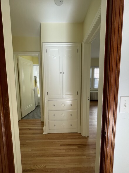 Building Photo - 4316 Zenith Ave S