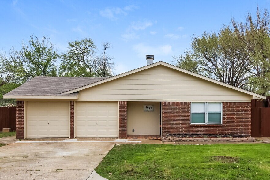 Primary Photo - 1008 Autumn Oak Dr