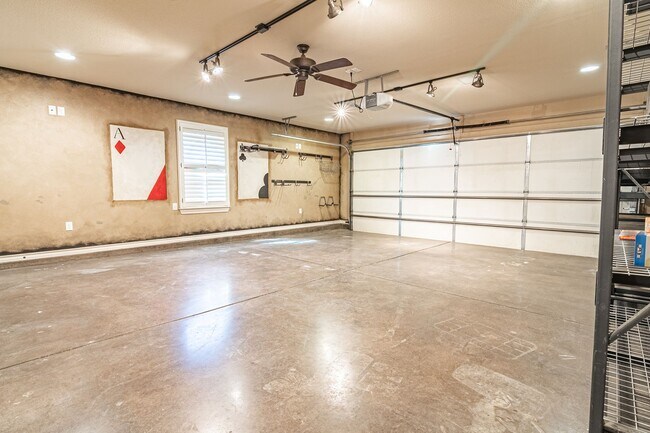 Building Photo - 5914 Llano Ct