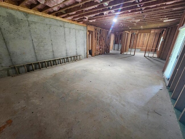 Building Photo - 2740 Blake Towers Ln