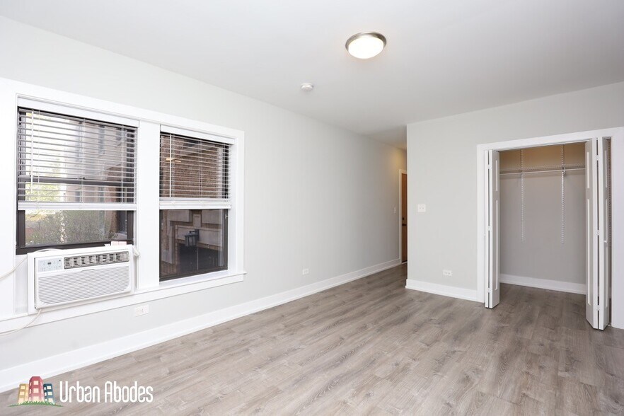 Building Photo - 711 W Brompton Ave