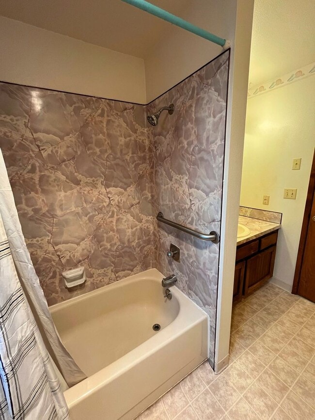 Building Photo - howad01