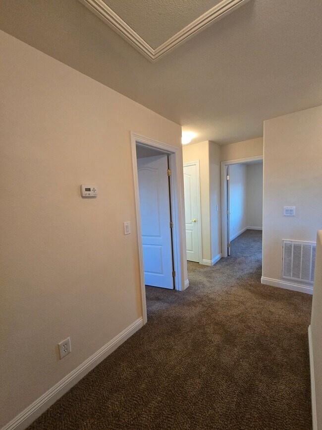 Building Photo - A Fabulous 3 Bedroom, 2.5 Bathroom, 2 Car Garage Townhome in NW Las Vegas