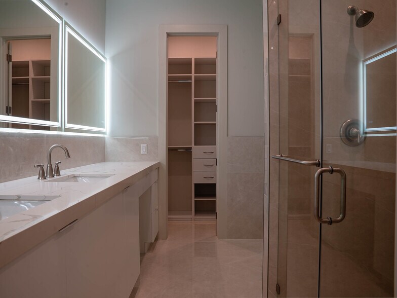 Building Photo - 6500 SW 84th St