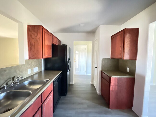 Building Photo - 360 Virtual Tour Available