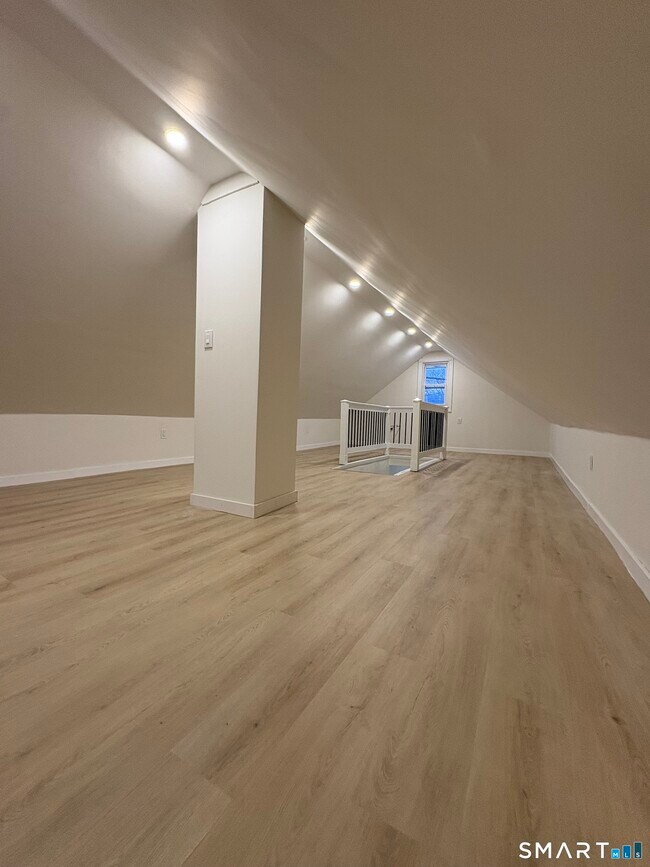 Building Photo - 1787 Stratfield Rd