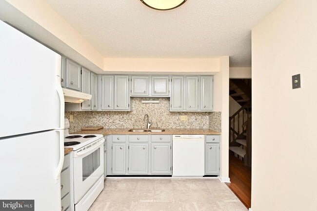 Building Photo - 6832 Heatherway Ct
