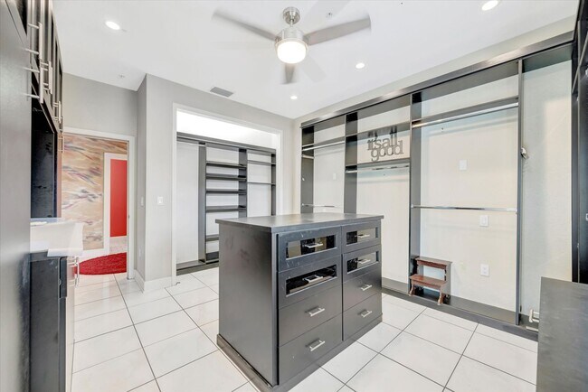 Building Photo - Stunning Annual Rental: Luxury Coastal Liv...