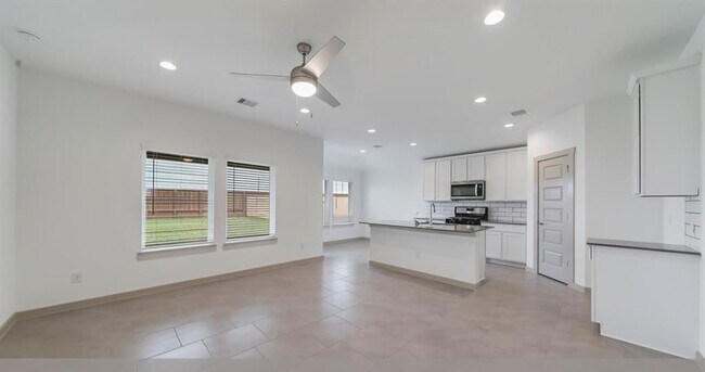 Building Photo - 28930 Yulee Mill Dr