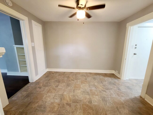 Building Photo - Remodeled 1 Bed, 1 Bath 4-Plex Craftsman A...