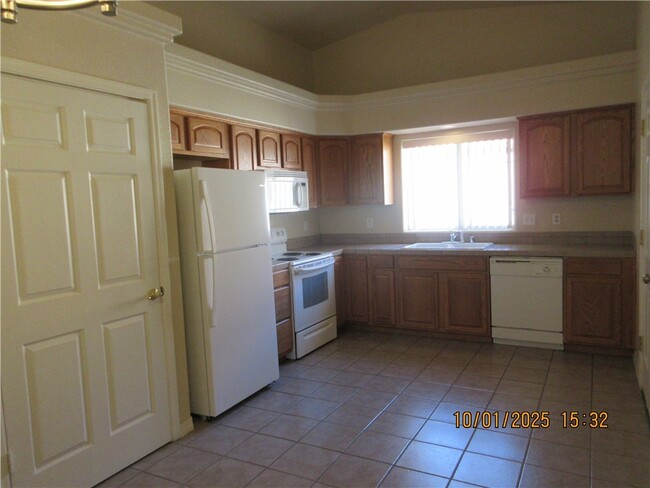 Building Photo - 3156 Gordon Dr