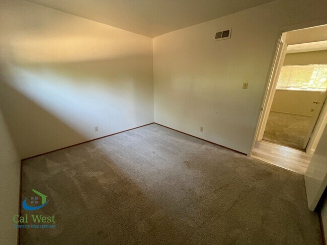 Building Photo - 10600 E Estates Dr