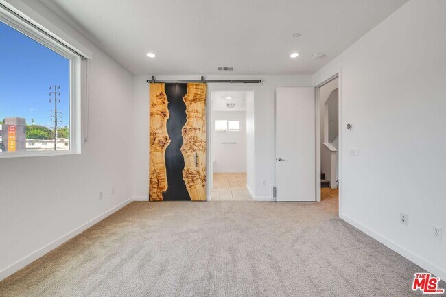 Building Photo - 4320 N Eagle Rock Blvd