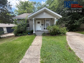 Building Photo - 504 S Maple St