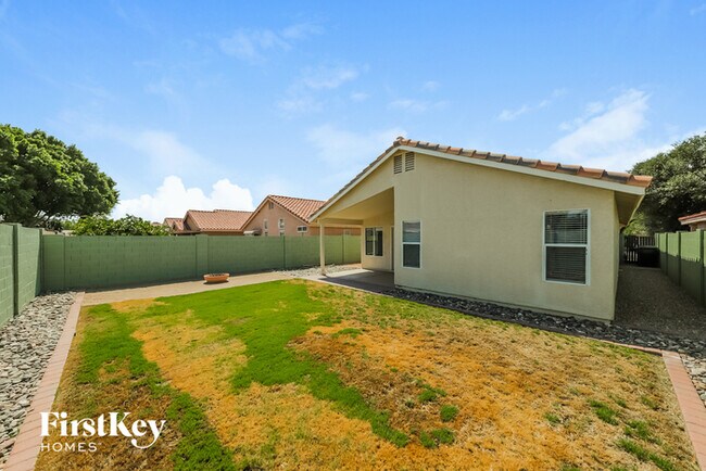 Building Photo - 4146 W Columbine Dr