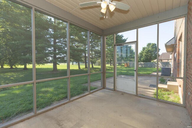 Building Photo - 2939 Woodside Ct