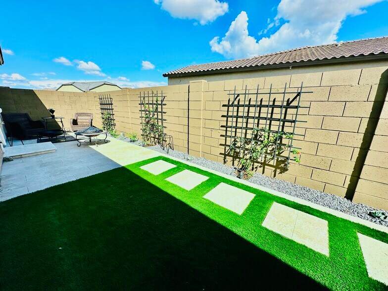Building Photo - 4013 W Buist Ave