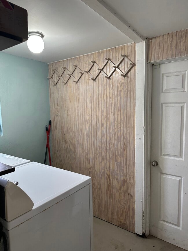 Laundry Room - 44 SE 4th St