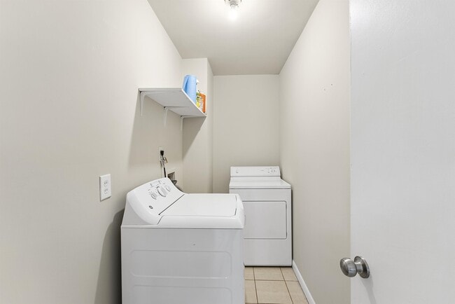 Building Photo - 2808 Bardwell Rd