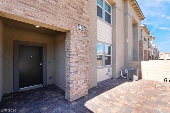 Building Photo - 2558 Venetia Pointe St