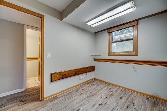Building Photo - 4 N Birchwood Dr
