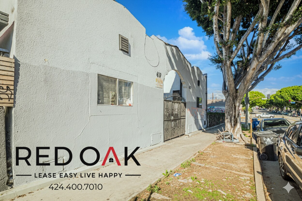 Building Photo - 615 S Soto St