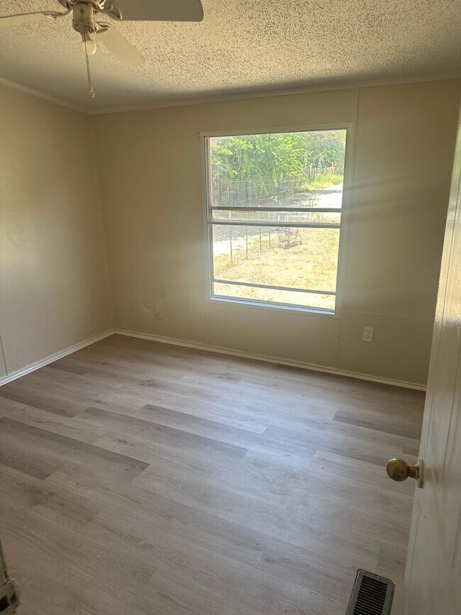 Building Photo - 3361 Lauren Dr
