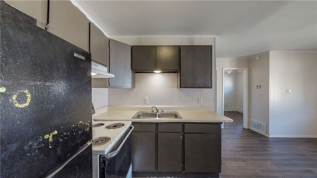 Building Photo - 206 Lynn Dr