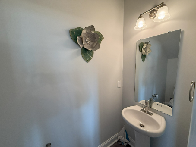 Building Photo - 812 Moen Pl
