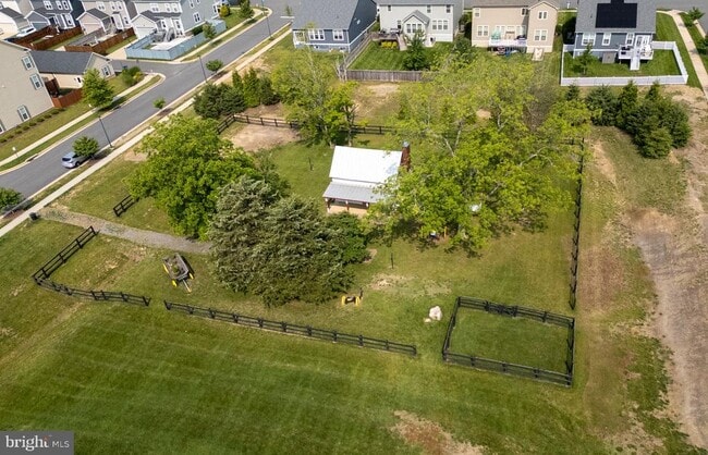 Building Photo - 214 Almond Dr