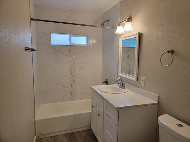 Building Photo - 3 BEDROOM**UPGRADES*CLOSE TO AREA SCHOOLS ...