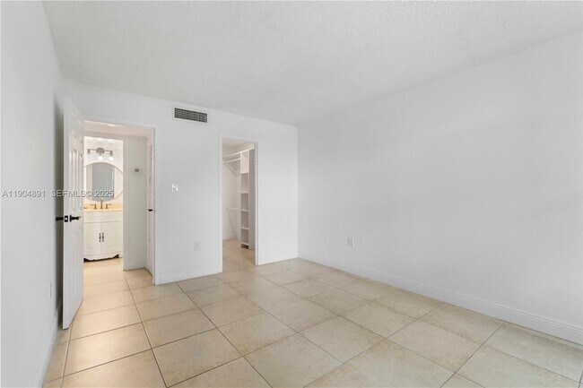 Building Photo - 1800 Sans Souci Blvd