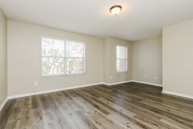 Building Photo - 1915 Crestridge Dr