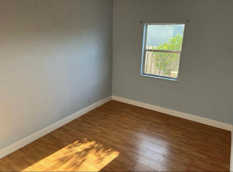 Building Photo - 519 NW 10th Ave