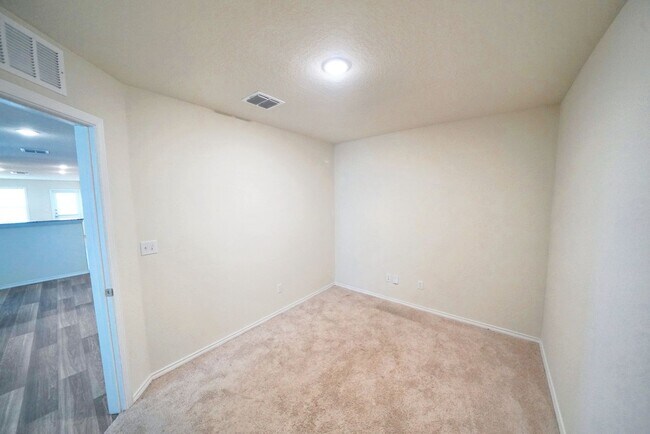 Building Photo - Stylish Move-In Ready Home in Rosillo Ranch, San Antonio, TX - Realtor Commission: $400