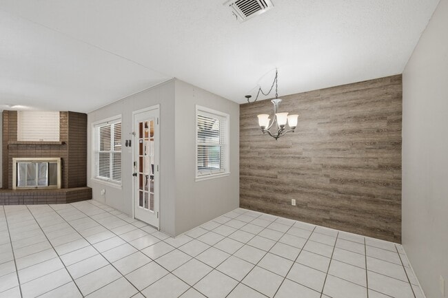 Building Photo - 2607 Brom-Bones Dr