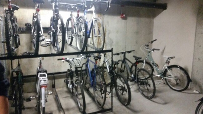 Building Photo - 16 Miner St