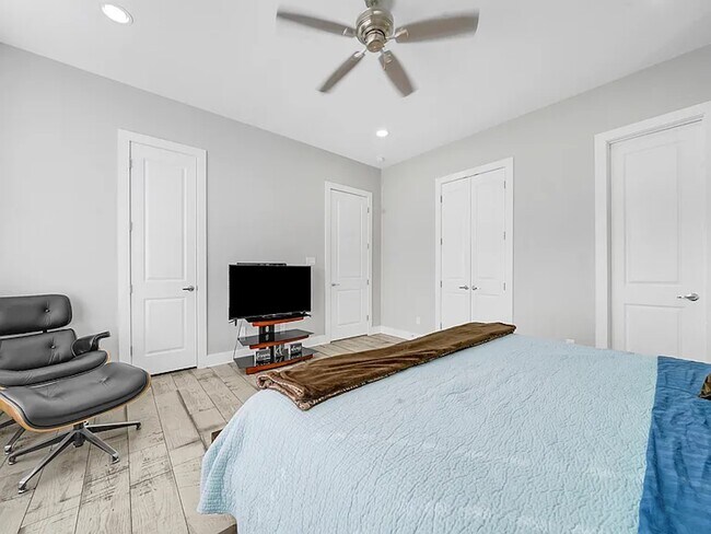 Building Photo - 1814 Thompson St