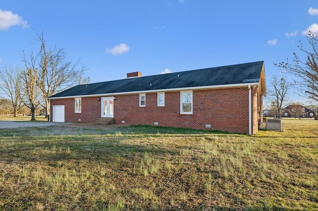 Building Photo - 353 Branham Mill Rd