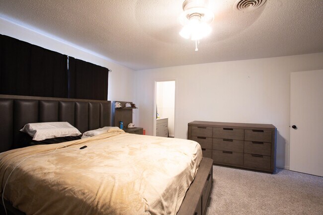 Building Photo - 5426 9th St