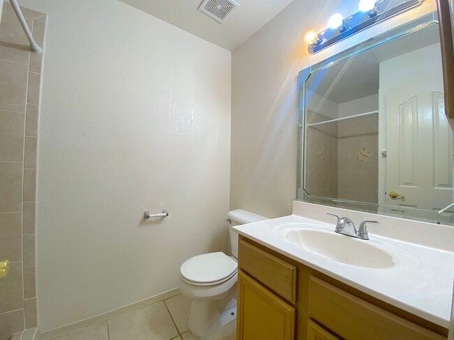 Building Photo - West El Paso LARGE 4bed/3.5bath 3 Car Garage Home-VIEWS!