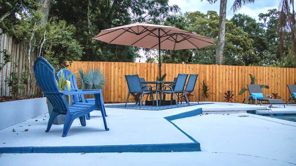 Building Photo - 3225 Pickfair St