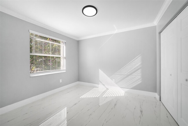 Building Photo - 15580 SW 49th Ct