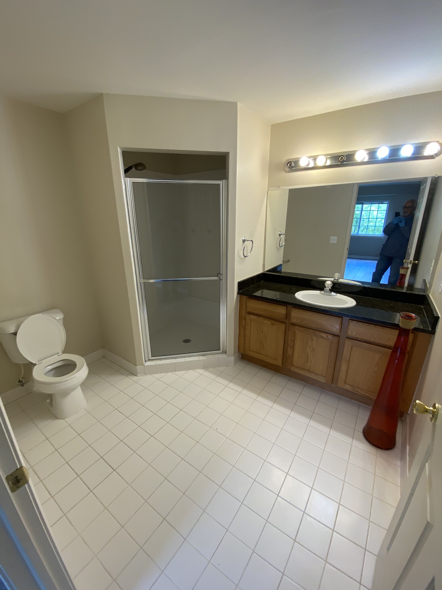 Building Photo - 5625 Twin Oaks Dr