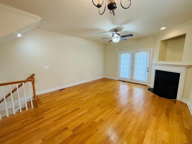Building Photo - 204 Heights Ln