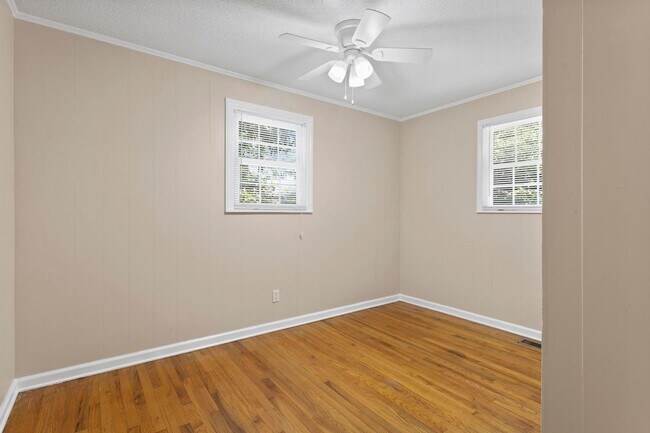 Building Photo - Northwoods Cutie!