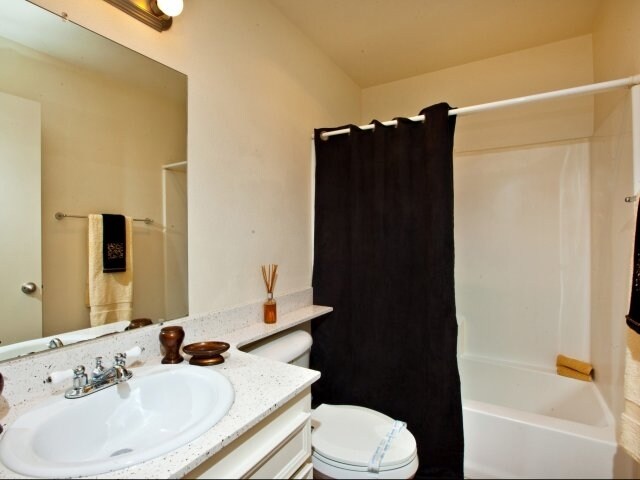 Building Photo - 1101 Chestnut St