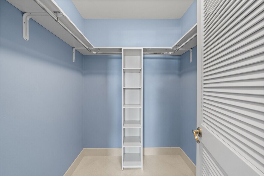 Building Photo - 511 Bayshore Dr