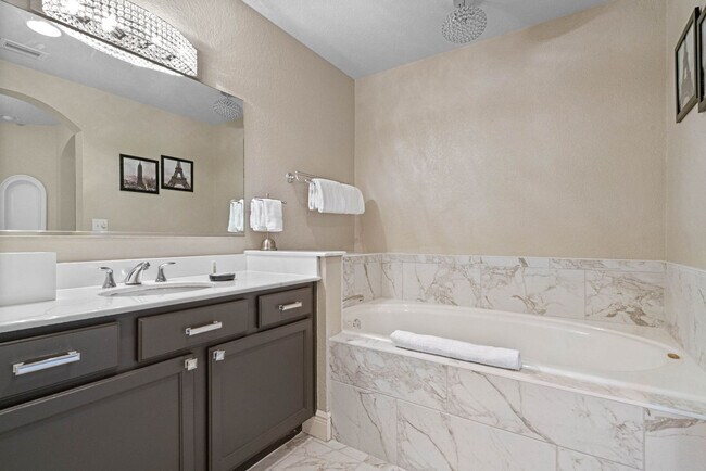 Building Photo - 1327 Seven Eagles Ct