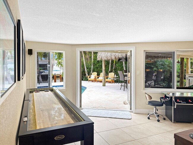 Building Photo - 280 SE 3rd Ave